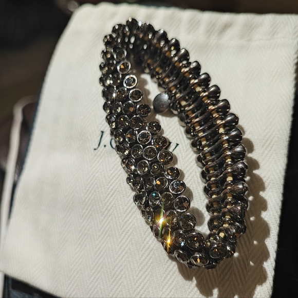 J. Crew Gunmetal Bezel Set Gray Smoke Rhinestone Crystal Stretch Bracelet NWOT - Picture 6 of 6